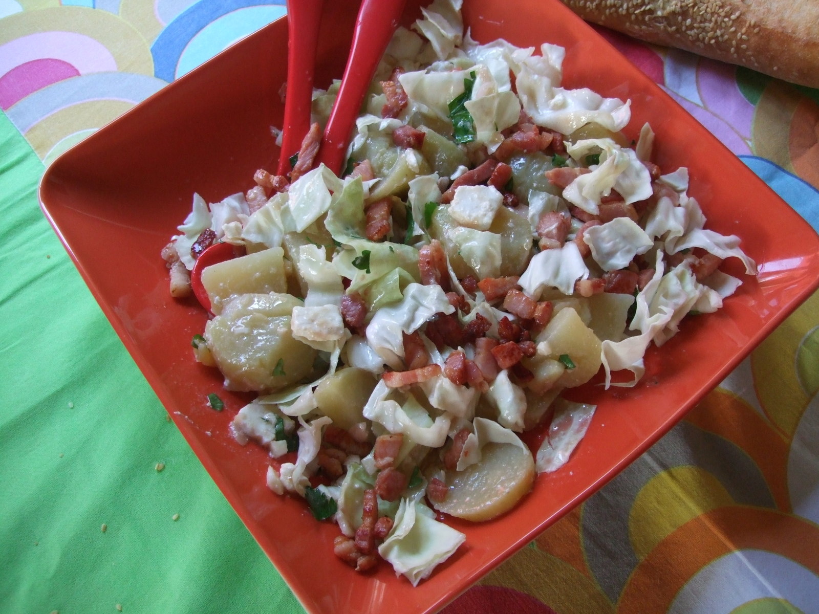Salade de pommes de terre au chou .