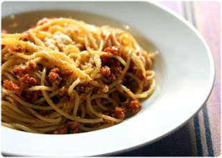 Spaghetti aux saucisses toscanes piquantes