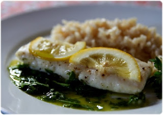Papillottes de cabillaud au citron, sauce aux herbes