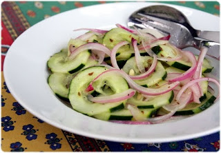 Salade de concombre à l’oignon rouge