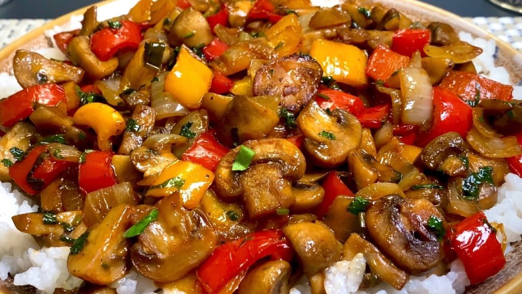 Houby a zelenina, vařím je společně a každému vždy chutná, když je přinesu na stůl: jsou velmi chutné!