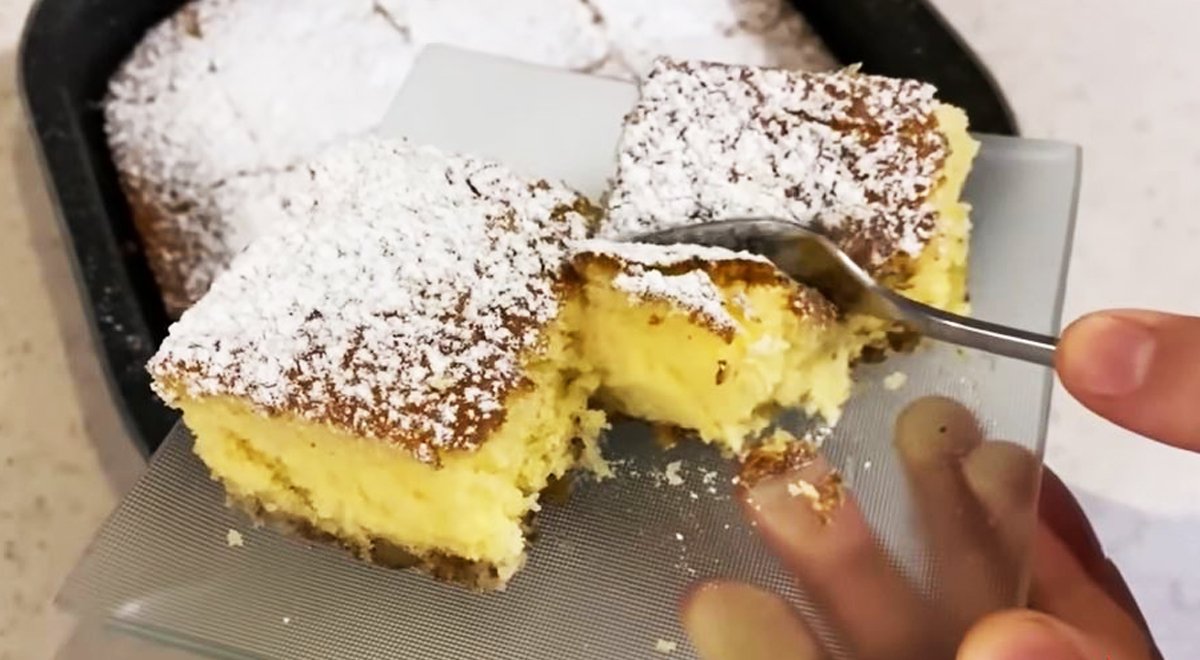 Podzimní koláč s jablky a vlašskými ořechy, doporučovaný odborníky na výživu k snídani. Pouze 130 kcal!