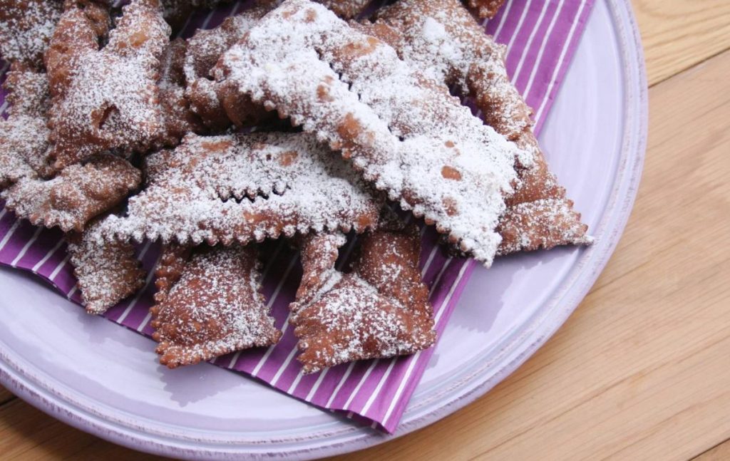 Kakaové chiacchiere bez másla hotové za 20 minut, pouze 230 kcal na porci!