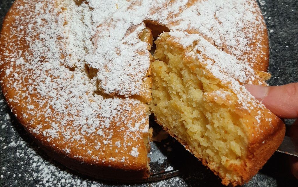 Smíchám pomeranč a mléko dohromady, není tam máslo: tento dort se prodává jako horké koláče | Pouze 180 kcal!