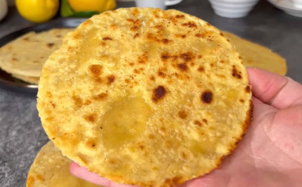 Těsto na piadinu jsem udělal bez rafinované mouky (a nejsou tam žádná vejce) a tady je výsledek | Jsou tak ještě lepší!