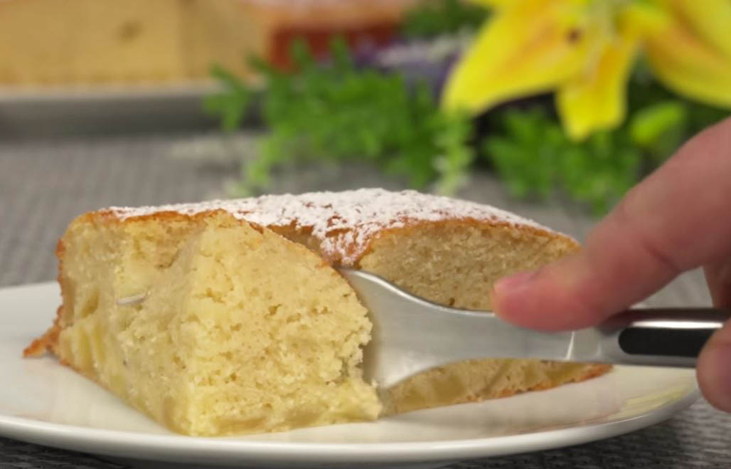 Nikdy jsem nezkoušela měkčí dort než tento, dělám ho se 2 jablky: každý je do toho blázen | Pouze 160 kcal!