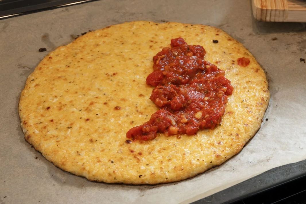 Pizza bez mouky, nebudete tomu věřit, ale s touto zeleninou připravuji základ: takto snižuji kalorie!