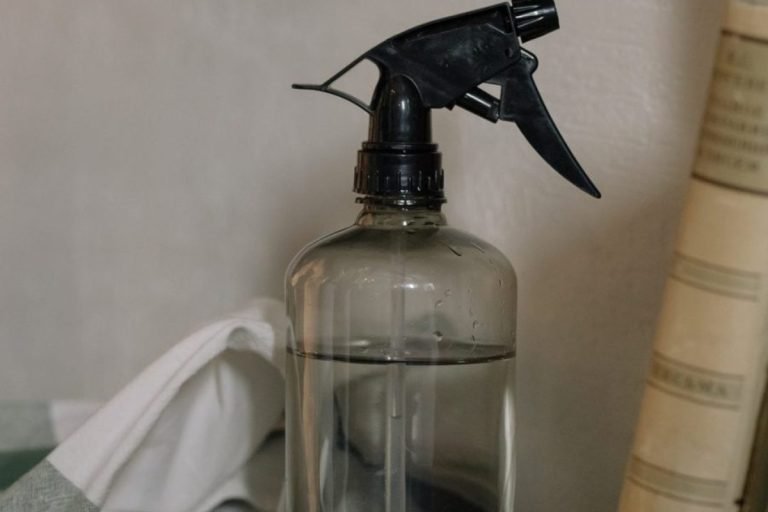 DIY sběrač prachu: recept na super účinný sprej