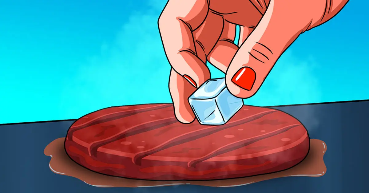 Proč byste měli při vaření pokládat kostku ledu na mletý steak?