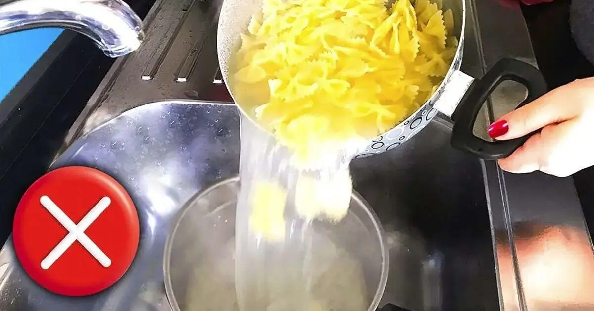 Zde je důvod, proč byste již neměli vylévat vodu z vaření těstovin do dřezu