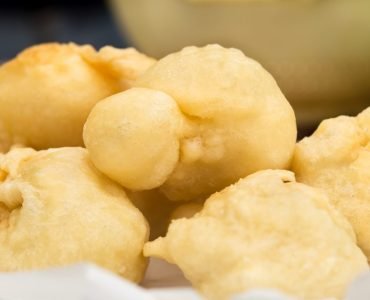 Crispedde: tradiční kalábrijské koblihy. O Vánocích je můžete jíst sladké i slané