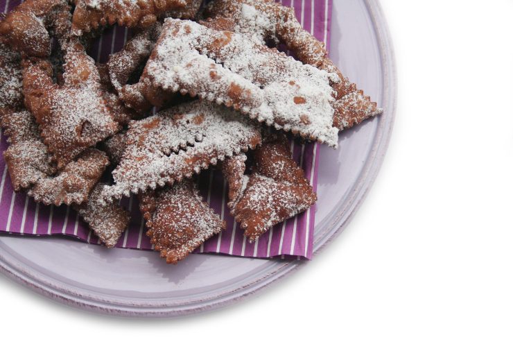 Kakaové chiacchiere: jednoduchý recept s neobvyklou chutí. Jsou lahodné a křupavé