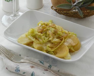 Savojské zelí s bramborami: lehké a super chutné jídlo. Vyzkoušejte to nyní