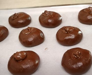 Čokoládové sušenky se 3 ingrediencemi: hotové za 5 minut. Super chamtivý!