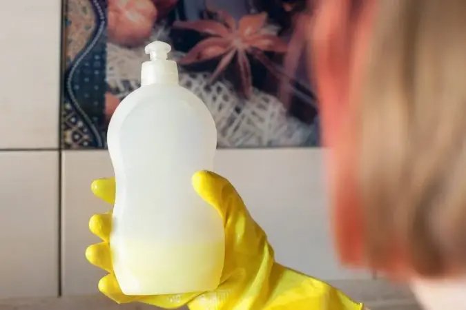 Vyrábím mýdlo na nádobí pouze ze 2 ingrediencí, super odmašťovadla a spousty pěny!