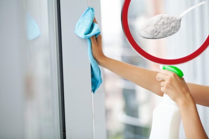 Čistí okna bez zanechání šmouh – stačí lžička v horké vodě!
