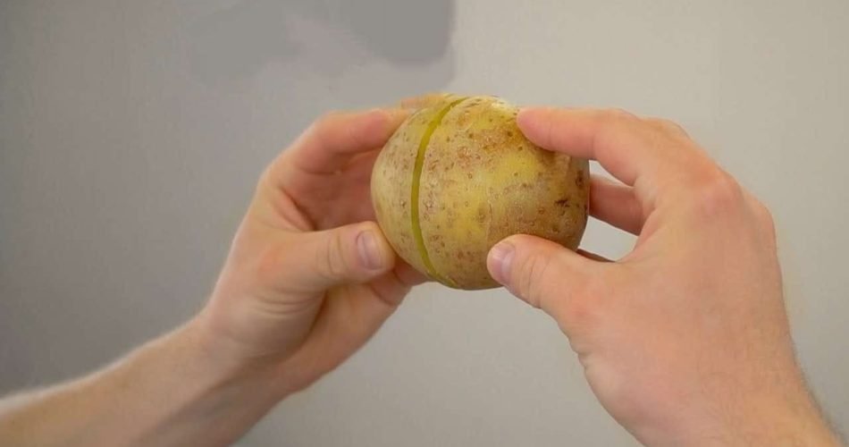 Je úžasné, proč tolik lidí tře bramboru v zrcadle.