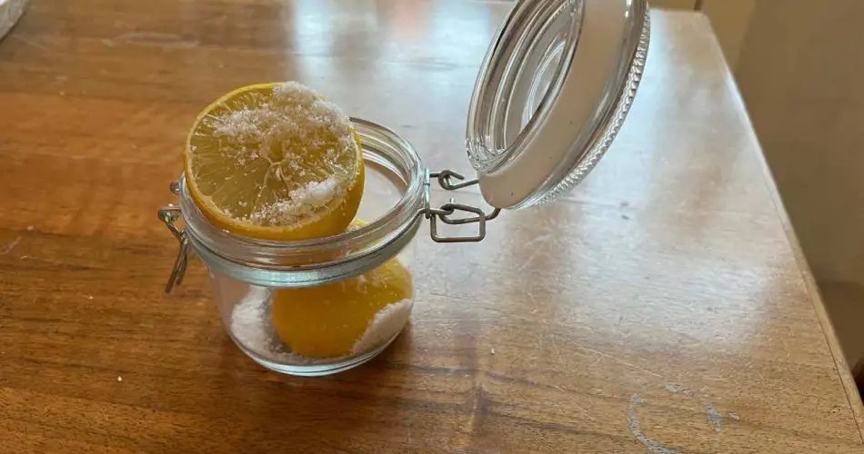 Sůl a citron, dejte je do sklenice: doma mají cenu zlata smíchané dohromady