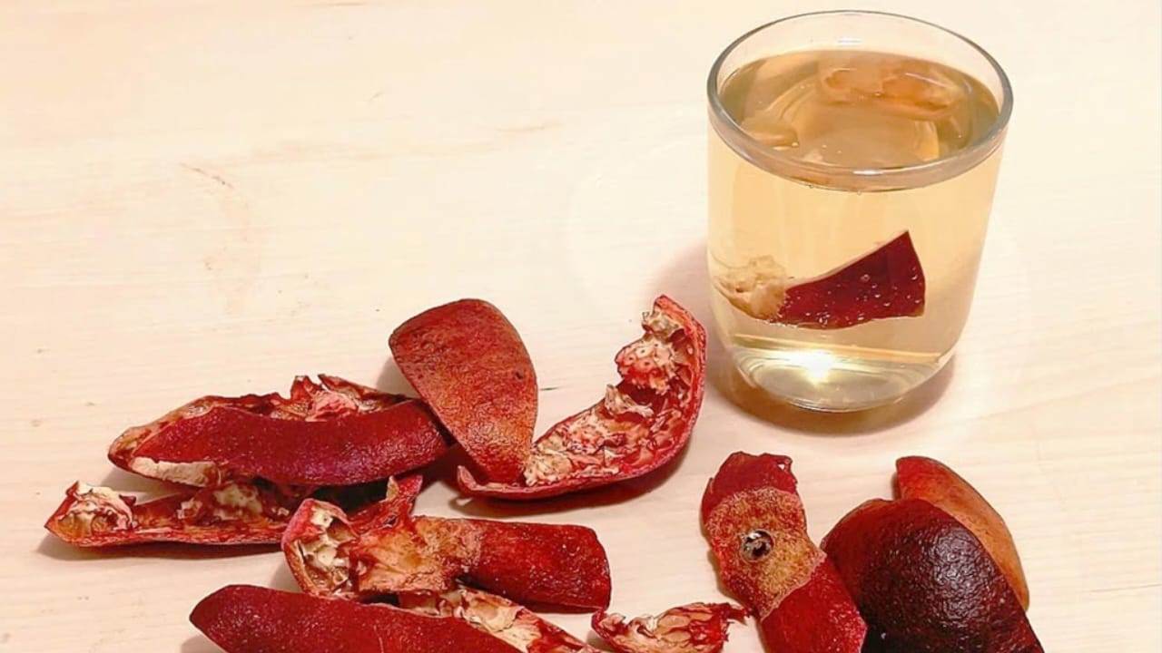 Slupky z granátového jablka, ponořte je do vroucí vody a počkejte 5 minut – výsledky