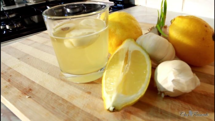 Česnek, citronová šťáva, zázvor a med: Jak to připravit