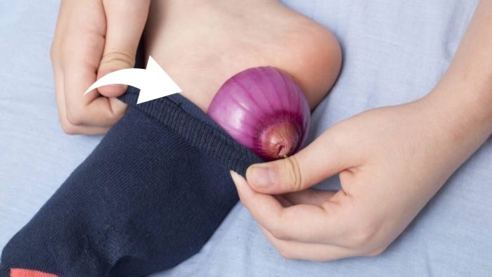 Před spaním si vložte do ponožek plátek cibule: starý lék našich prarodičů