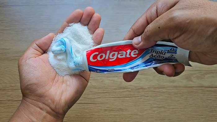 Stačí smíchat zubní pastu a jedlou sodu, je to úžasné a funguje to skvěle